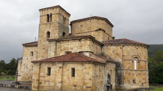 Colegiata de Santa Cruz de Castañeda
