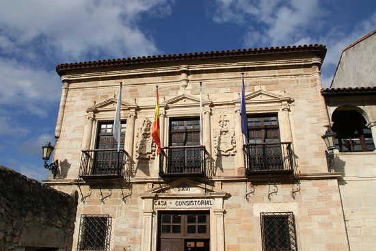 el Ayuntamiento de San Vicente de la Barquera